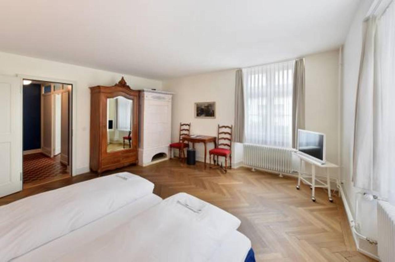 Hotel Im Schlosspark Binningen Room photo